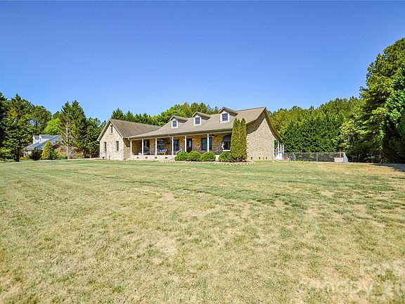 4th image of 365 Wildlife Club Ln