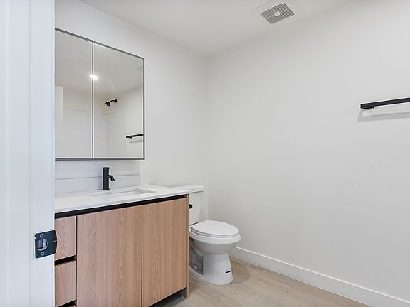 5th image of 1124 S Normandie Ave #420