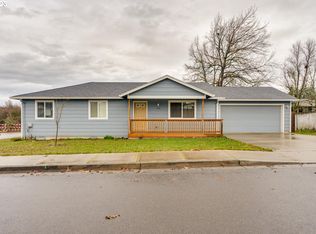 540 N 1st St, Carlton, OR 97111
