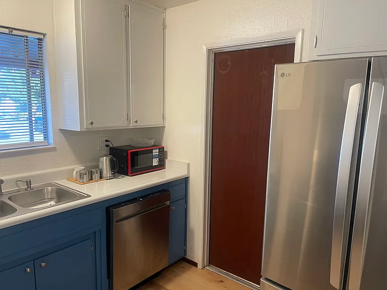 817 Madsen Dr — Photo 11