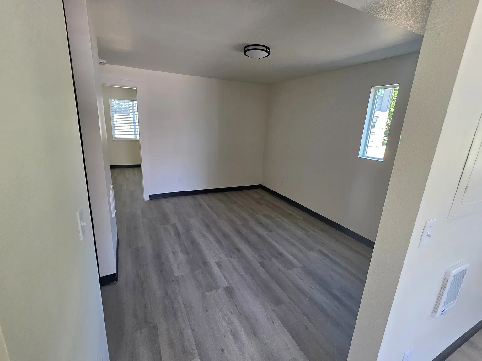 1 bed, 808 sqft, $1,300 — Photo 4