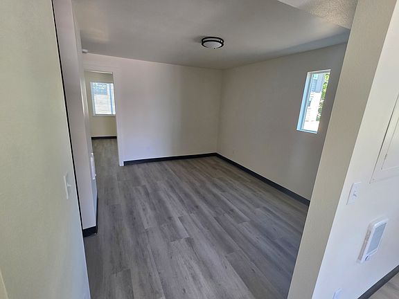 4th image of 300 Whitesell St W #8