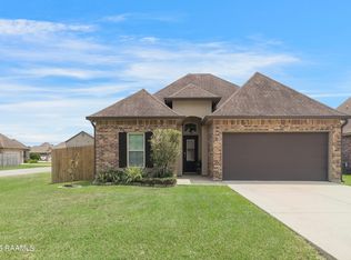 306 Flanders Ridge Dr, Youngsville, LA 70592