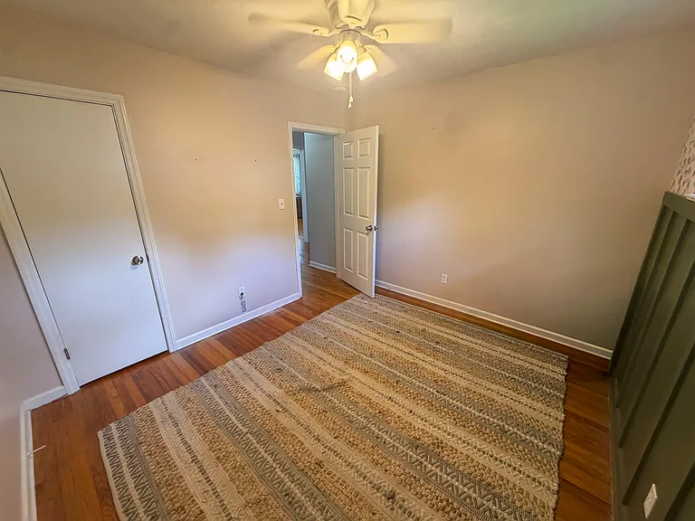 1910 Honeycut Ln — Photo 21