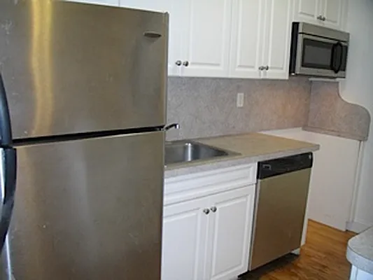 Rented by Robyn Lee, LREB | media 26