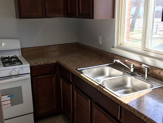 3rd image of 1504 Severn Ln #F