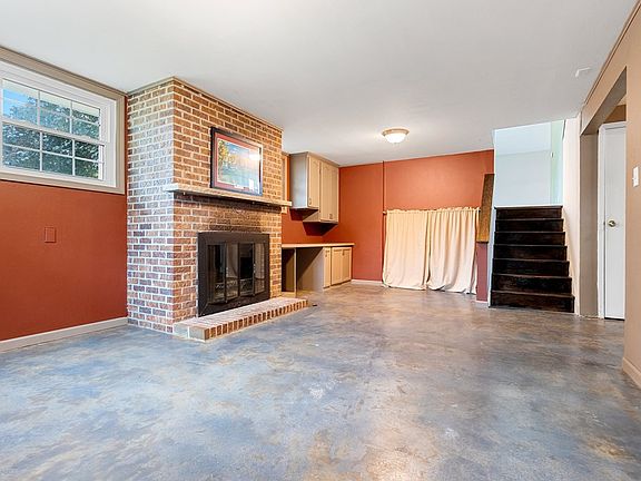 3rd image of 914 N 8th Pl