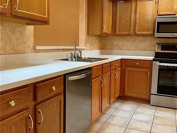 5th image of 120 Candlewick Ct