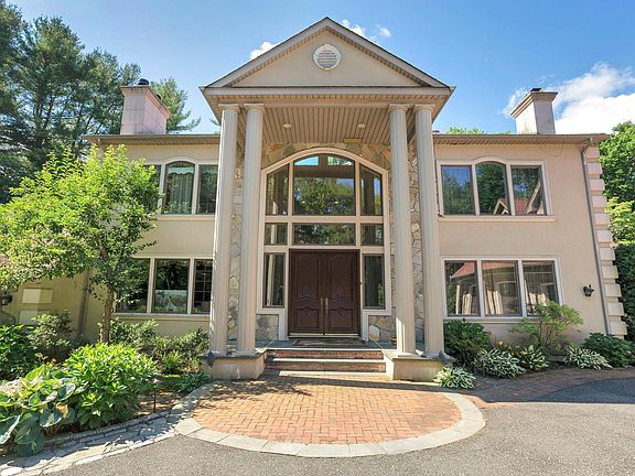 4th image of 50 Twin Ponds Ln
