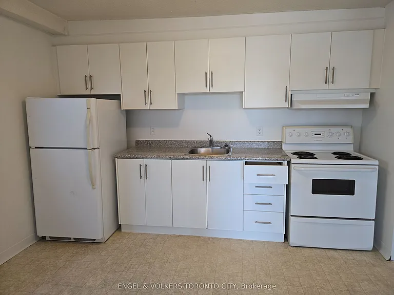 109 Gowan St #201 — Photo 3