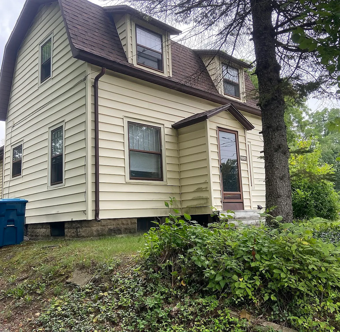 3 bed, 1200 sqft, $1,550 — Photo 1
