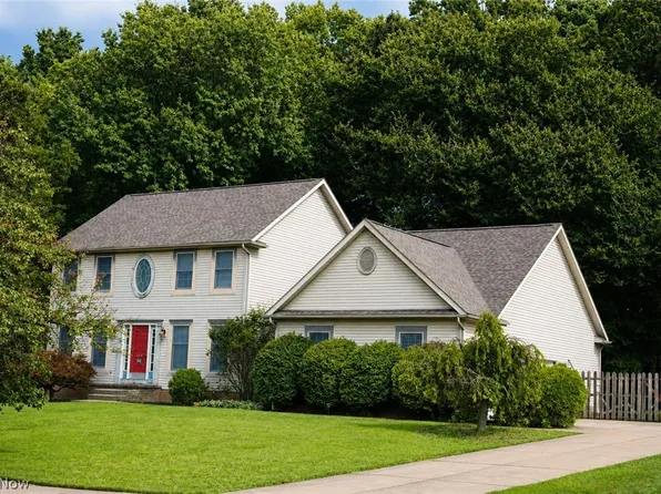 136 Jade Cir, Canfield, OH 44406