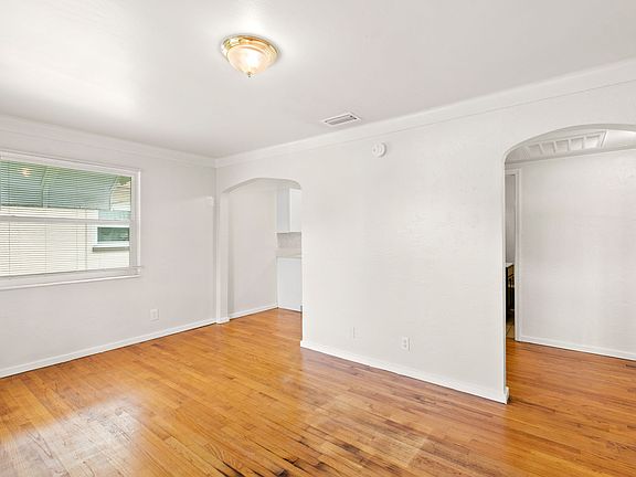 5th image of 878 45th Ave N
