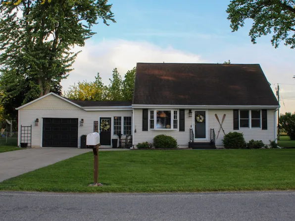 22555 Diamond Cove St, Cassopolis, MI 49031