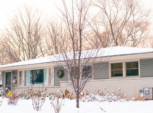 7111 Dorchester Ln, Greendale, WI 53129