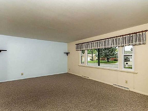 2nd image of 1907 Patricia Ln