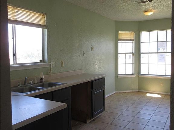 5th image of 2807 Persimmon Dr