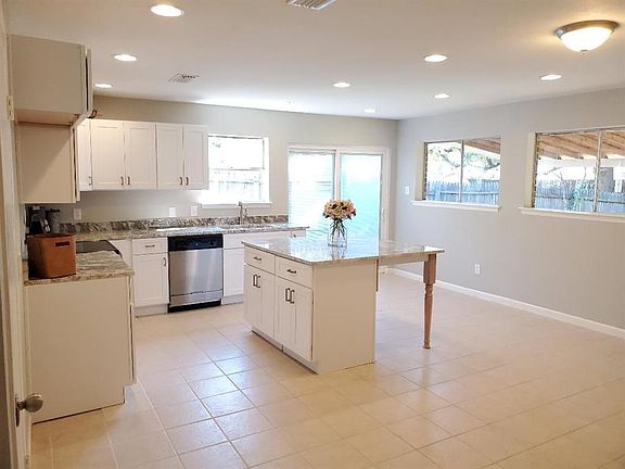 2nd image of 718 Gold Oaks Dr