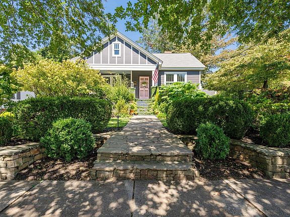 2nd image of 19 E Augusta Pl
