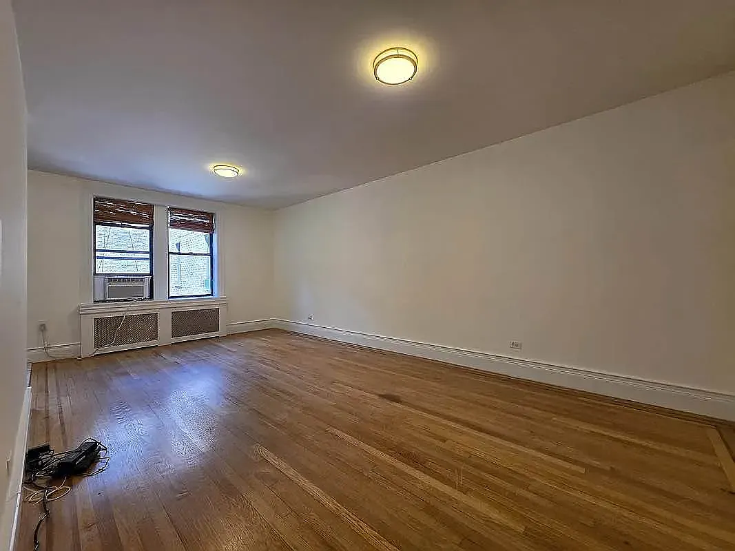 150 West 21st Street — Photo 2