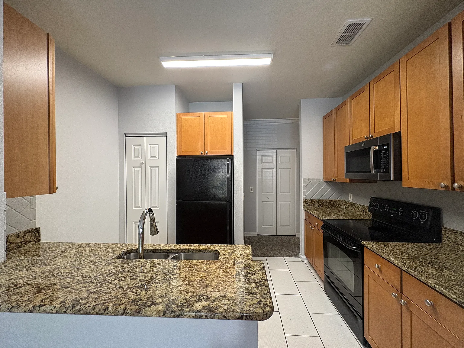 3 bed, 1412 sqft, $1,950 — Photo 2