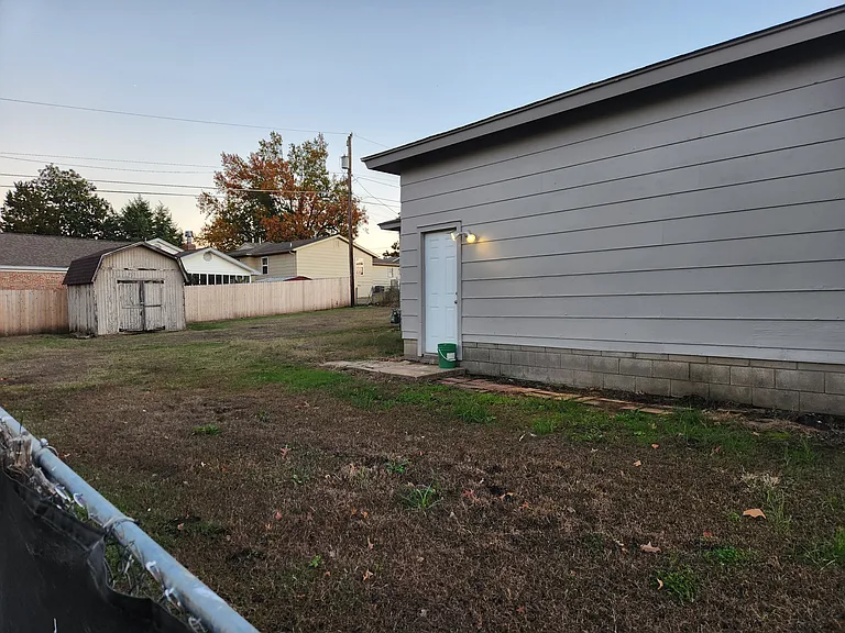 100 W 31st Pl — Photo 10