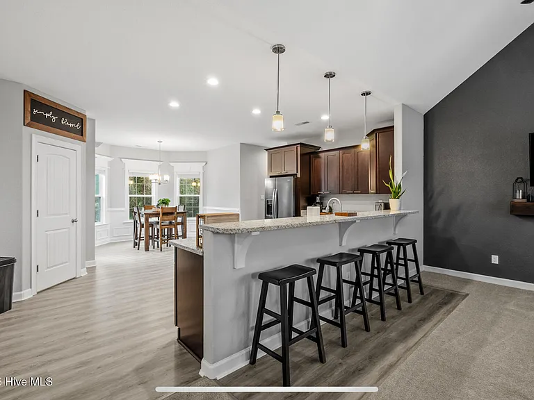 127 Wiley Dr — Photo 1