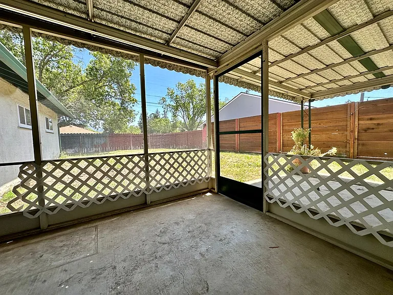 4074 Nulty Dr — Photo 10