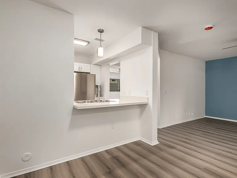 The Pacifica - 1 & 2 bedrooms units - washer/dryer in units — Photo 7