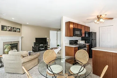 322 Newport Ln Photo 1