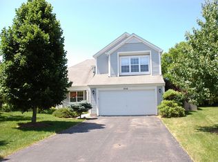 2516 N Silver Oaks Dr, Round Lake Beach, IL 60073