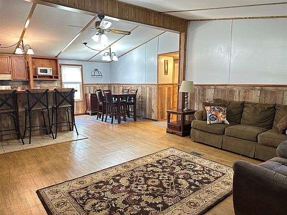 3rd image of 609 Terrace Pl