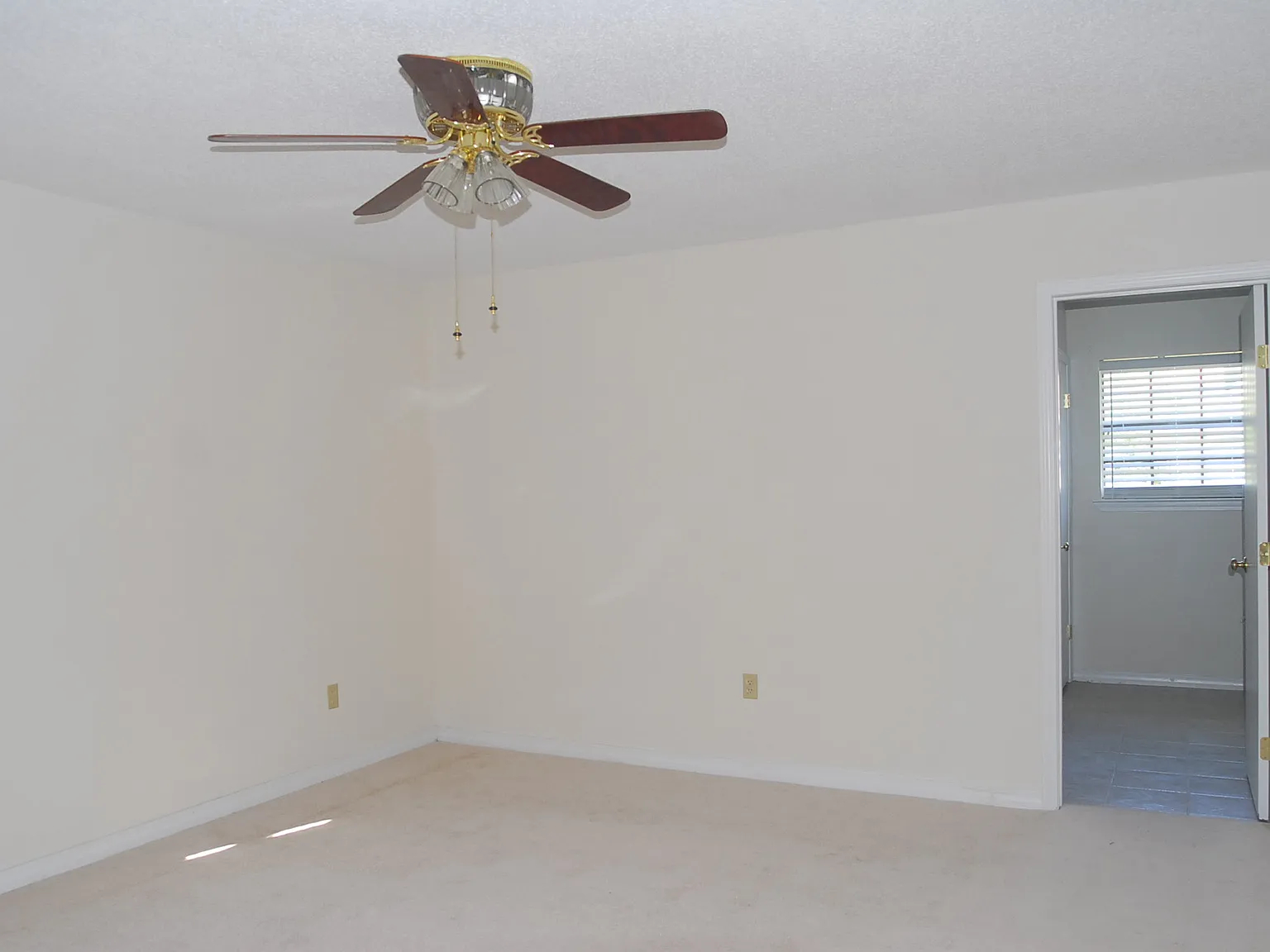 3 bed, 1700 sqft, $1,600 — Photo 4