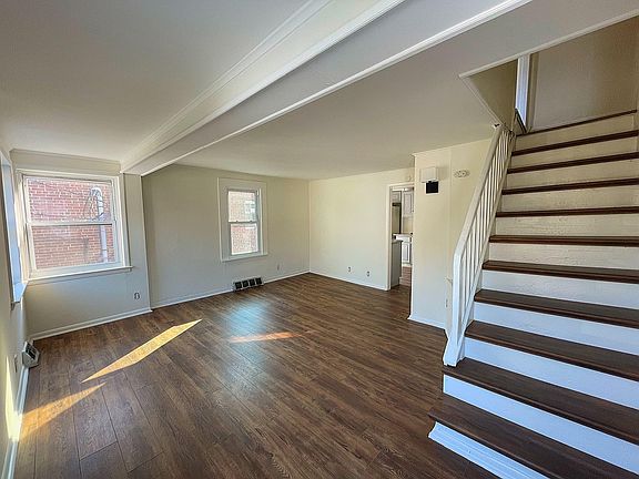 2nd image of 2 68 1/2 Lexington