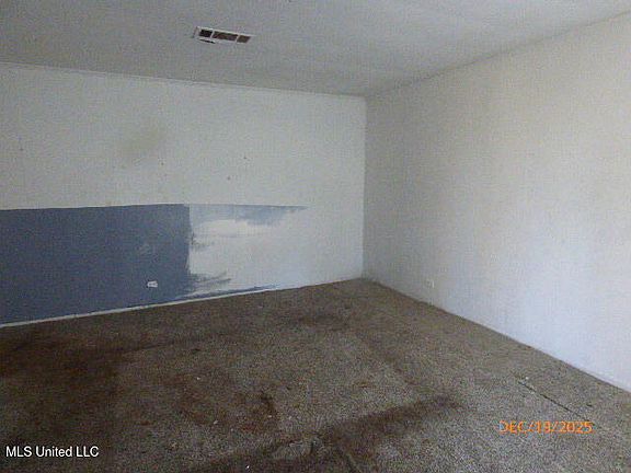 4th image of 208 Woodland Ave