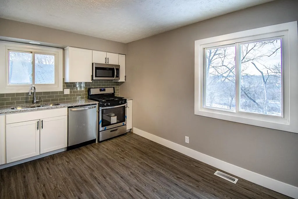 2826 Bryan Ave — Photo 4