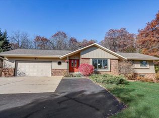 W324S7111 Squire Ln, Mukwonago, WI 53149