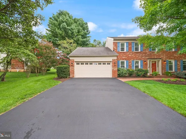 2711 Mustang Dr, Herndon, VA 20171