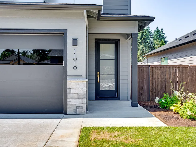 11010 NE 54th Ave — Photo 2