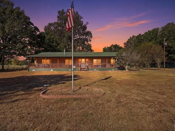 976 County Road 4204, De Kalb, TX 75559