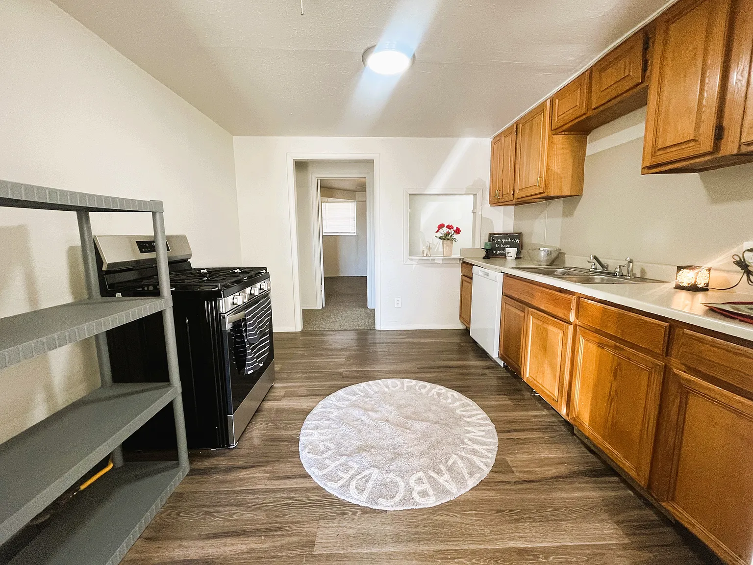 4 bed, 1377 sqft, $1,300 — Photo 4
