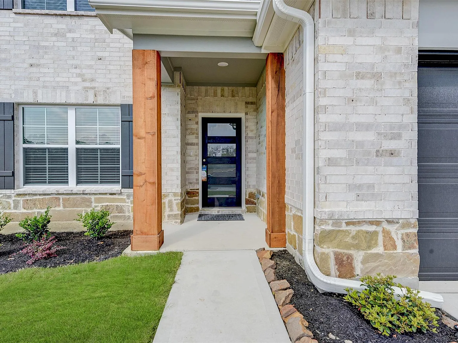 4 bed, 3.5 bath, 2645 sqft, $2,650 — Photo 4