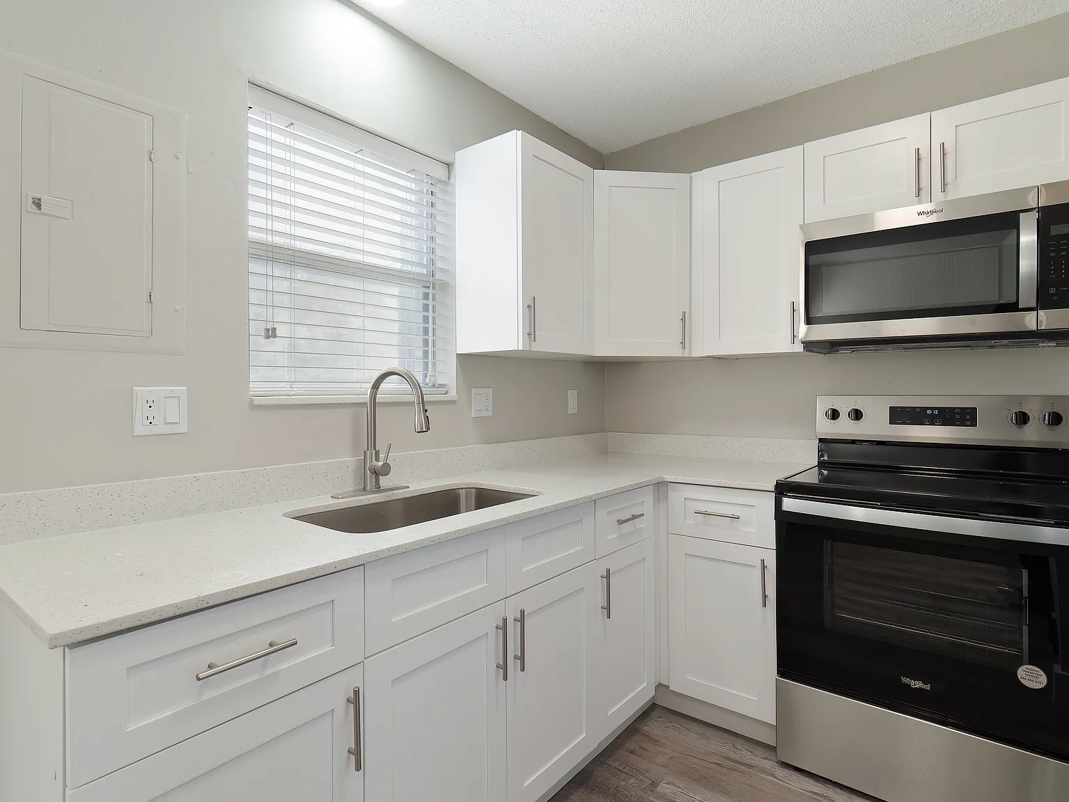 Emerald Cove West — Photo 4