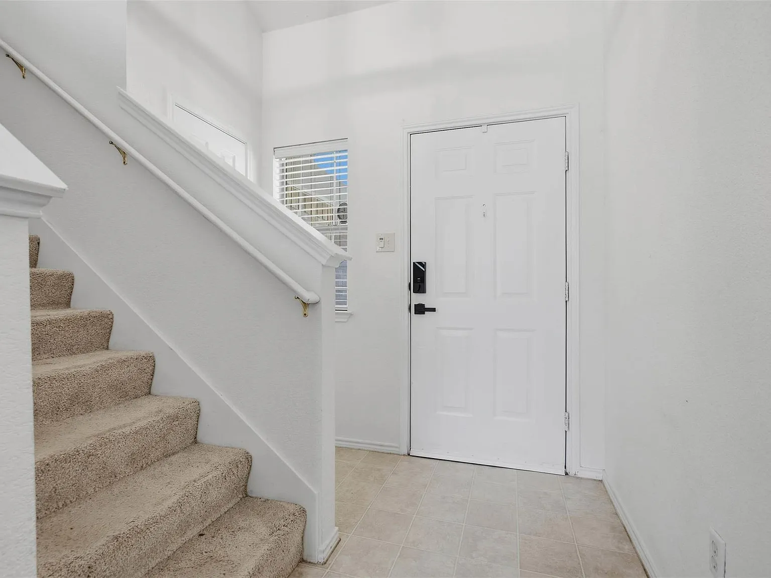 3 bed, 2.5 bath, 1422 sqft, $1,995 — Photo 4