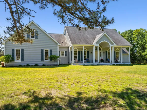 23 Oak Ln, West Tisbury, MA 02575