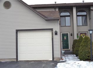 8464 Bubbling Springs Dr, Baldwinsville, NY