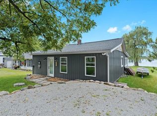 1605 Shoreline Dr, Hartland, MI