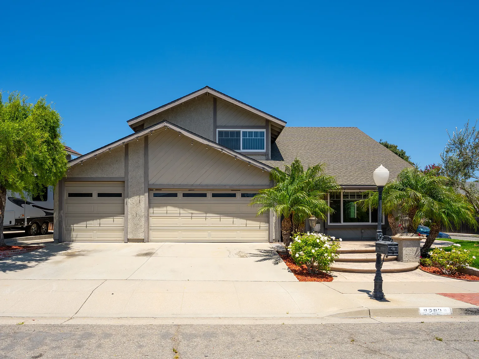 3 bed, 2.5 bath, 1858 sqft, $4,600 — Photo 1