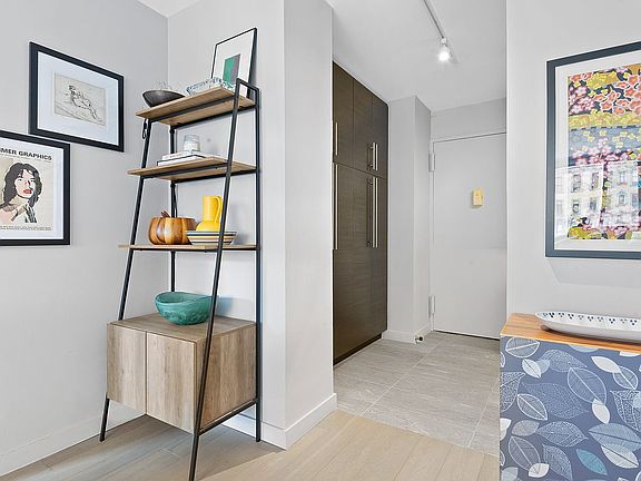 4th image of 2025 Broadway APT 6H