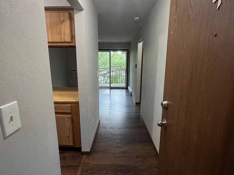 Wesleyan Apartments — Photo 9